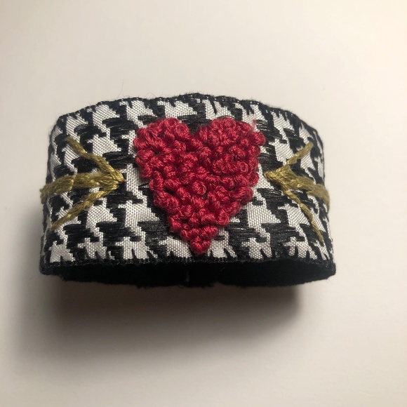 Cuff bracelet Houndstooth Embroidered hand-sewn Hand Crafted heart arrows hugs - Picture 10 of 11